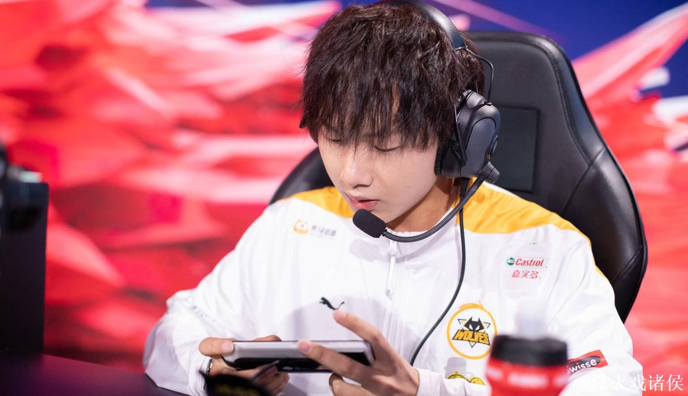 AG直播Fly:狼队菲姐热心相助,狼队将安排人来拍视频 AG直播Fly:狼队菲姐热心相助,狼队将安排人来拍视频